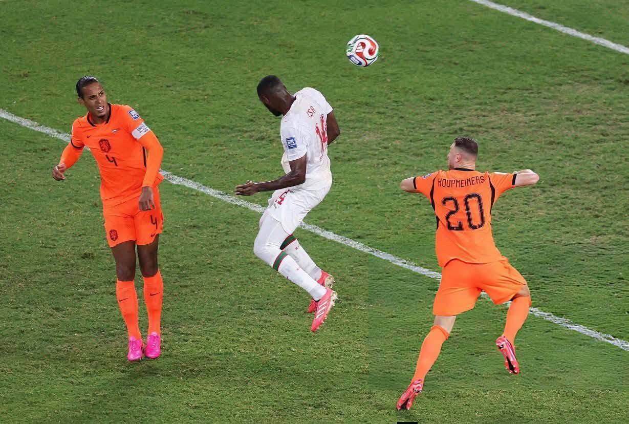 لاعب مغربي يضرب كرة بالرأس بين فان دايك وكوبمينيرس الهولنديين